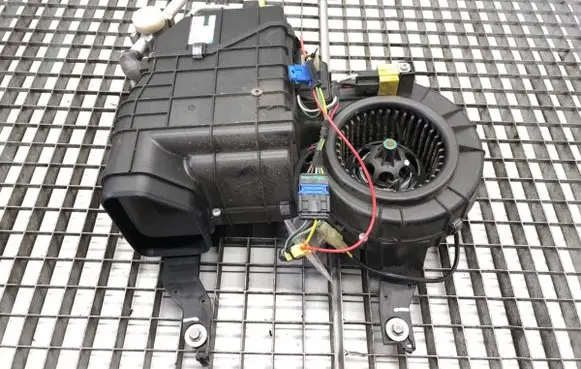 Renault Trafic III (X82) Heater fan/blower 8200006922A
