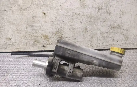 Master brake cylinder