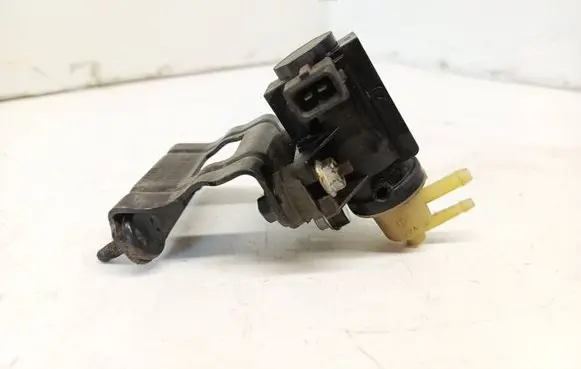 Opel Astra H Turbo solenoid valve 55573362 11T101