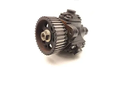 Opel Zafira B Fuel injection high pressure pump 55574632 0445010248
