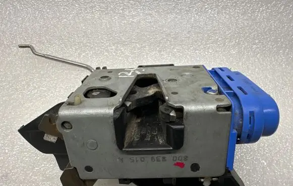 Audi A4 S4 B5 8D Rear door lock 8D0839015A