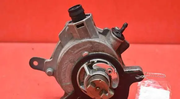 Ford Focus Vacuum pump CM5G-2A451-FA