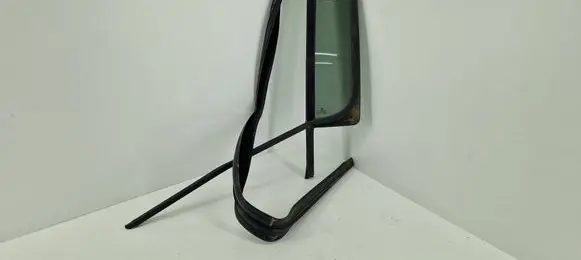 Volkswagen Amarok Rear vent window glass 43R001108 AS3