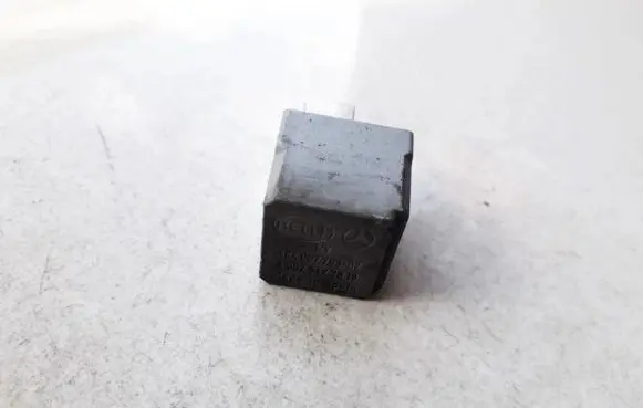 Mercedes-Benz Vito Viano W639 Other relay A0025422619 4RA007793-07