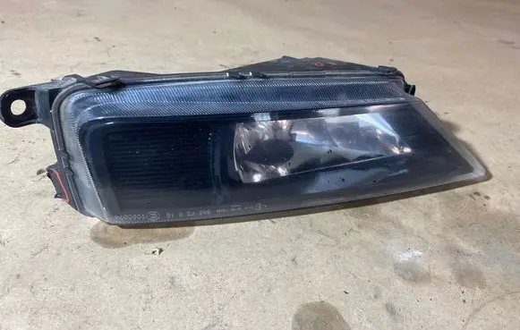 Volkswagen Tiguan Front fog light 10472070000 5NA941699B