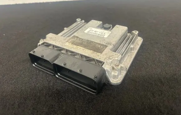 Audi A5 8T 8F Engine control unit/module 8T0907115A 0261201963 8E0947115B