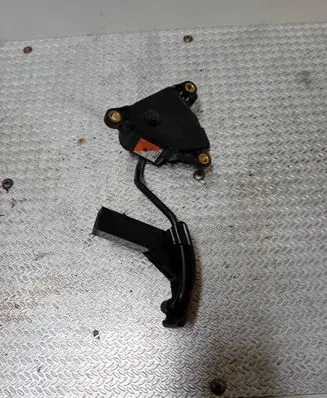 Renault Koleos I Accelerator throttle pedal 18002JY40A 1128A 01169