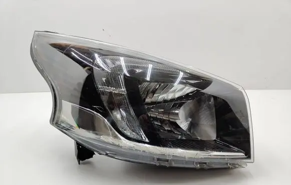 Opel Vivaro Headlight/headlamp 93867953