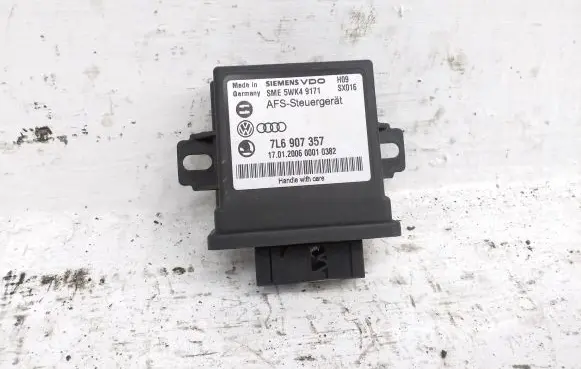 Volkswagen Touareg I Light module LCM 7L6907357