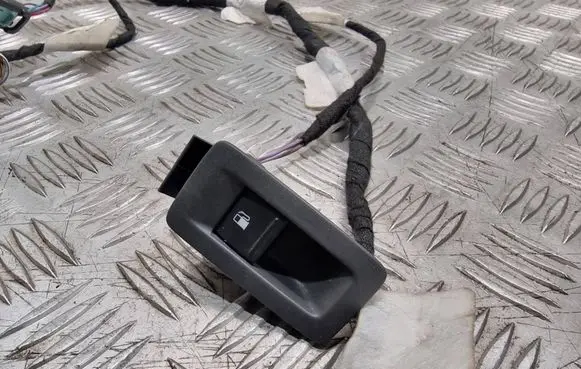 Volkswagen Golf Plus Fuel tank opening switch 5M0959551A
