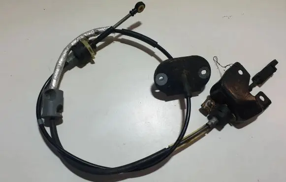 Gear shift cable linkage