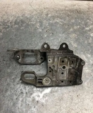 Nissan Qashqai+2 Engine mounting bracket