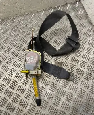 Toyota RAV 4 (XA10) Front seatbelt e40424138