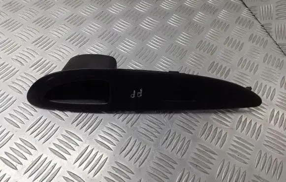 Nissan Primera Quarter vent window switch 80960AV660