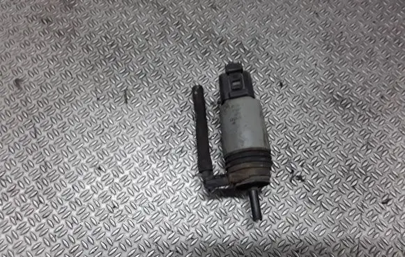 BMW 5 E39 Windscreen/windshield washer pump