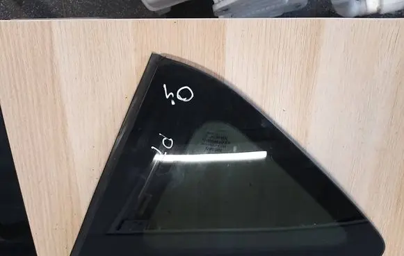 Nissan Note (E12) Rear side window 
