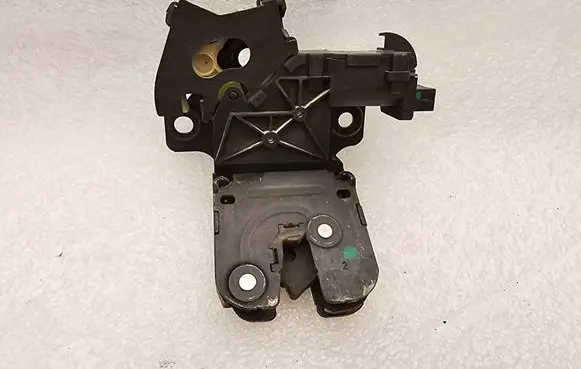 Audi A6 S6 C6 4F Tailgate/trunk/boot lock/catch/latch 8P4827505B