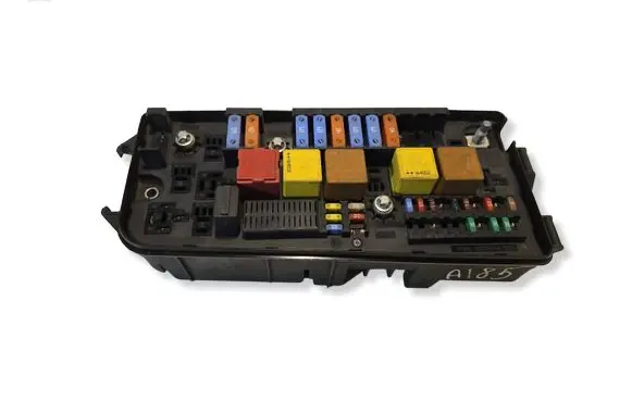Opel Vectra C Fuse module 13241892