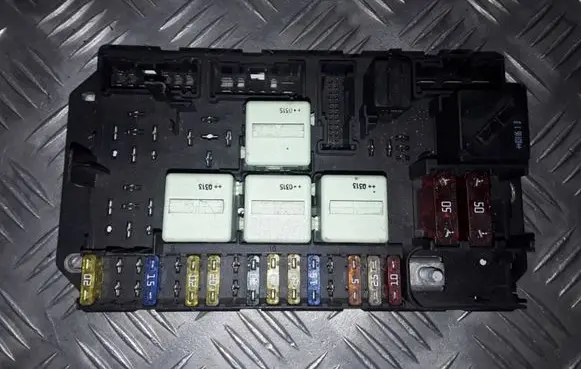 Land Rover Range Rover L322 Fuse module 518776109 YQE000350 042756042303