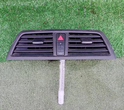 Suzuki SX4 S-Cross Dash center air vent grill 7361061M0