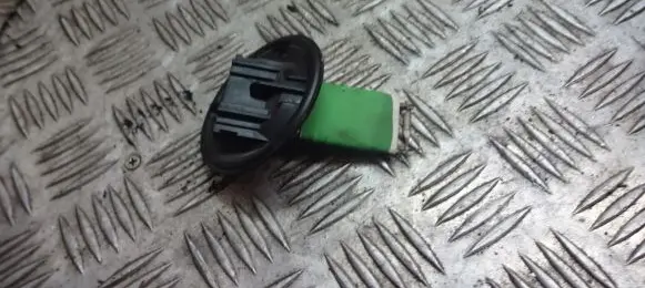 Volkswagen Polo IV 9N3 Heater blower fan relay 