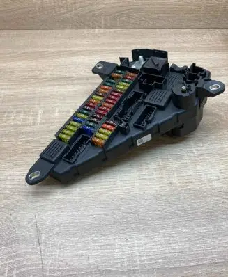 BMW 5 E60 E61 Fuse module 9138830