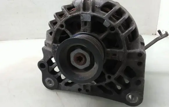 Volkswagen Polo IV 9N3 Generator/alternator 03D903025J