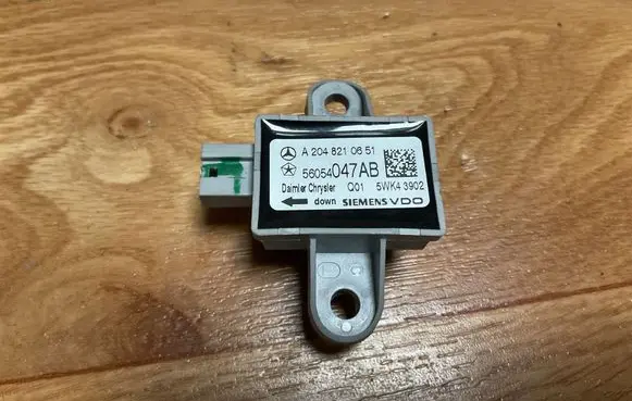 Dodge Journey Airbag deployment crash/impact sensor A2048210651 56054047AB