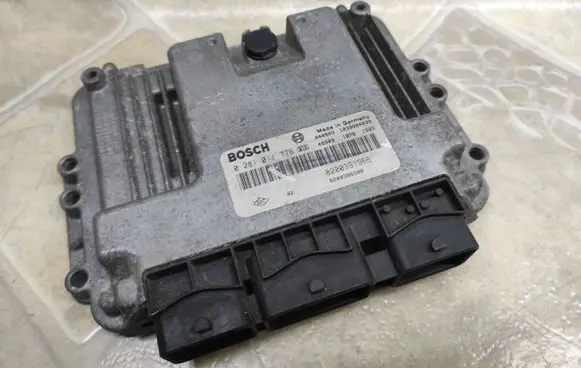 Renault Scenic II - Grand scenic II Engine control unit/module 0281011776 8200391966