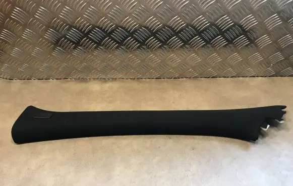 Mercedes-Benz S W221 (B) pillar trim (top)