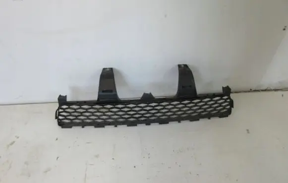 Toyota Corolla Verso AR10 Front bumper lower grill 53120F030