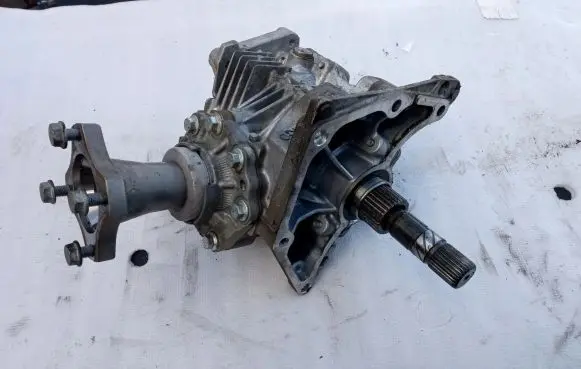 Gearbox transfer box case