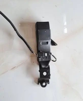 Toyota Avensis T270 Rear seatbelt buckle 6093092