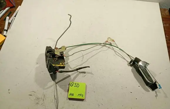 KIA Carnival Front door lock 813104D020