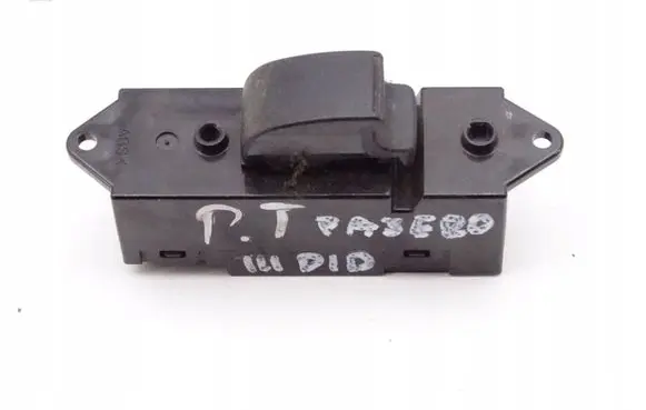 Mitsubishi Pajero Fog light switch 8608A006