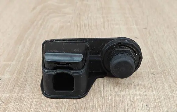 BMW 4 G22 G23 G24 G26 Tailgate check strap stopper 7441961