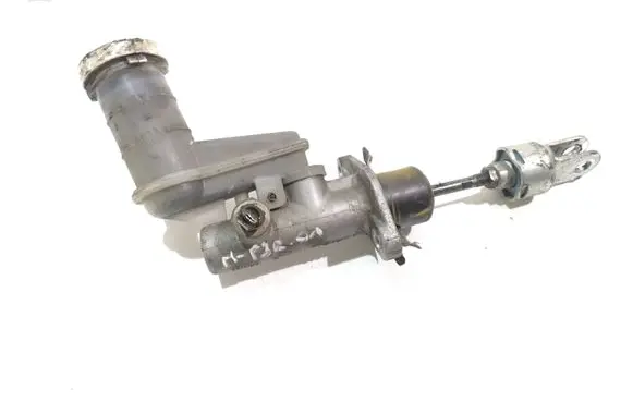 Mitsubishi Pajero Master brake cylinder