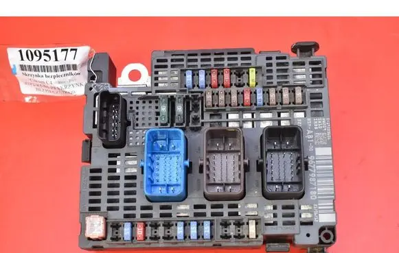 Citroen C4 II Fuse box set 9677987180