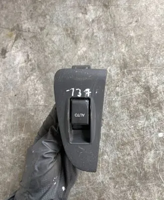 Toyota Avensis T250 Electric window control switch 7427205020