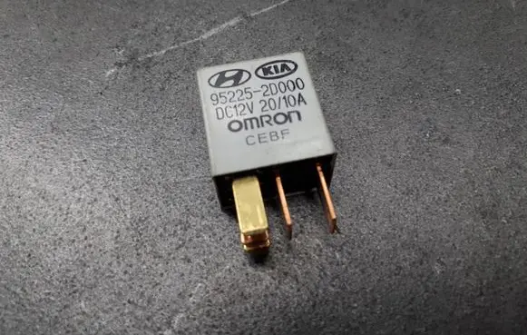 KIA Ceed Fuel pump relay 95225-2D000