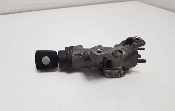 Volkswagen PASSAT B5.5 Ignition lock 4B0905851N