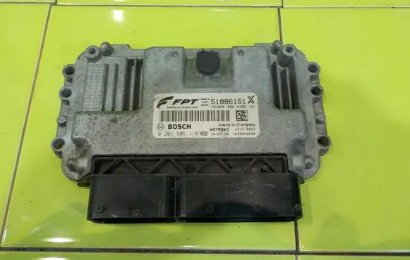 Alfa Romeo Giulietta Engine control unit/module 51886151