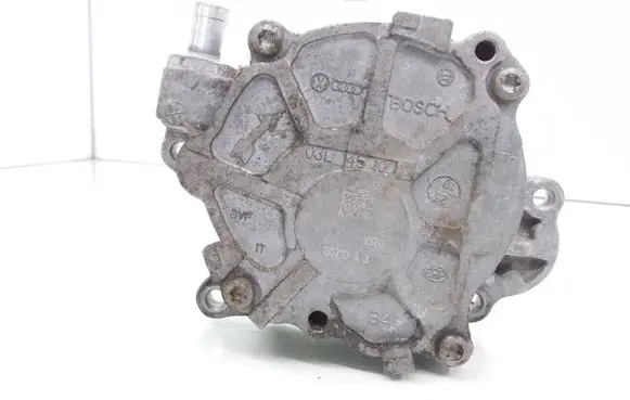 Volkswagen PASSAT B7 Vacuum pump 03L145100F