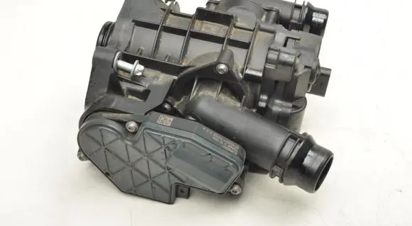 BMW 3 G20 G21 Thermostat housing 8642560