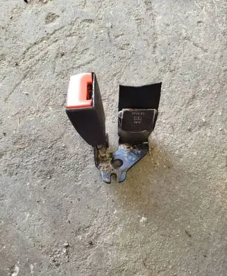 Ford Focus Rear seatbelt buckle 
