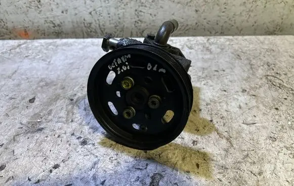 Skoda Octavia Mk1 (1U) Power steering pump 038145225A