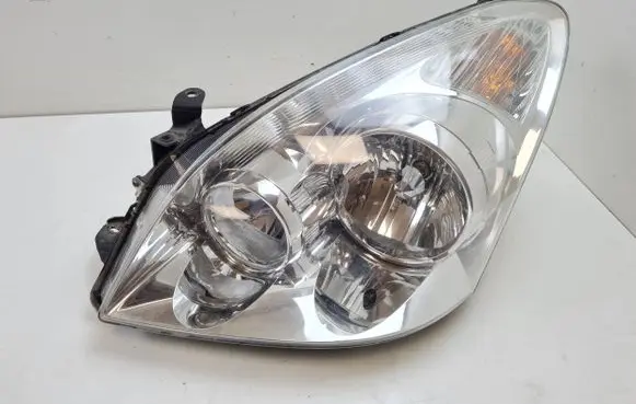 Toyota Corolla Verso AR10 Headlight/headlamp P7105L