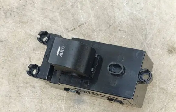 Hyundai i40 Electric window control switch 935803Z000 39R5201000