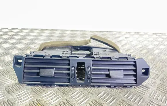 BMW 5 E60 E61 Dash center air vent grill 6910734 7009275