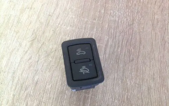 Audi A6 S6 C6 4F Alarm switch 4F0962109